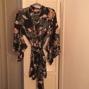DRESS FORUM Button-up Kimono Floral Top Size S